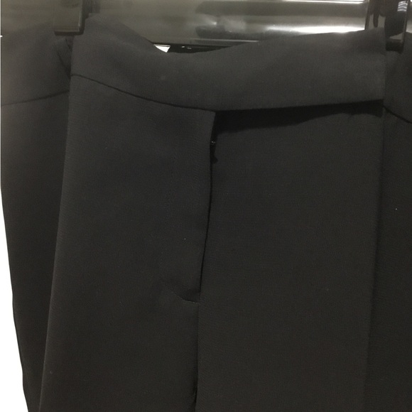 Dressing women’s pants - Picture 3 of 3